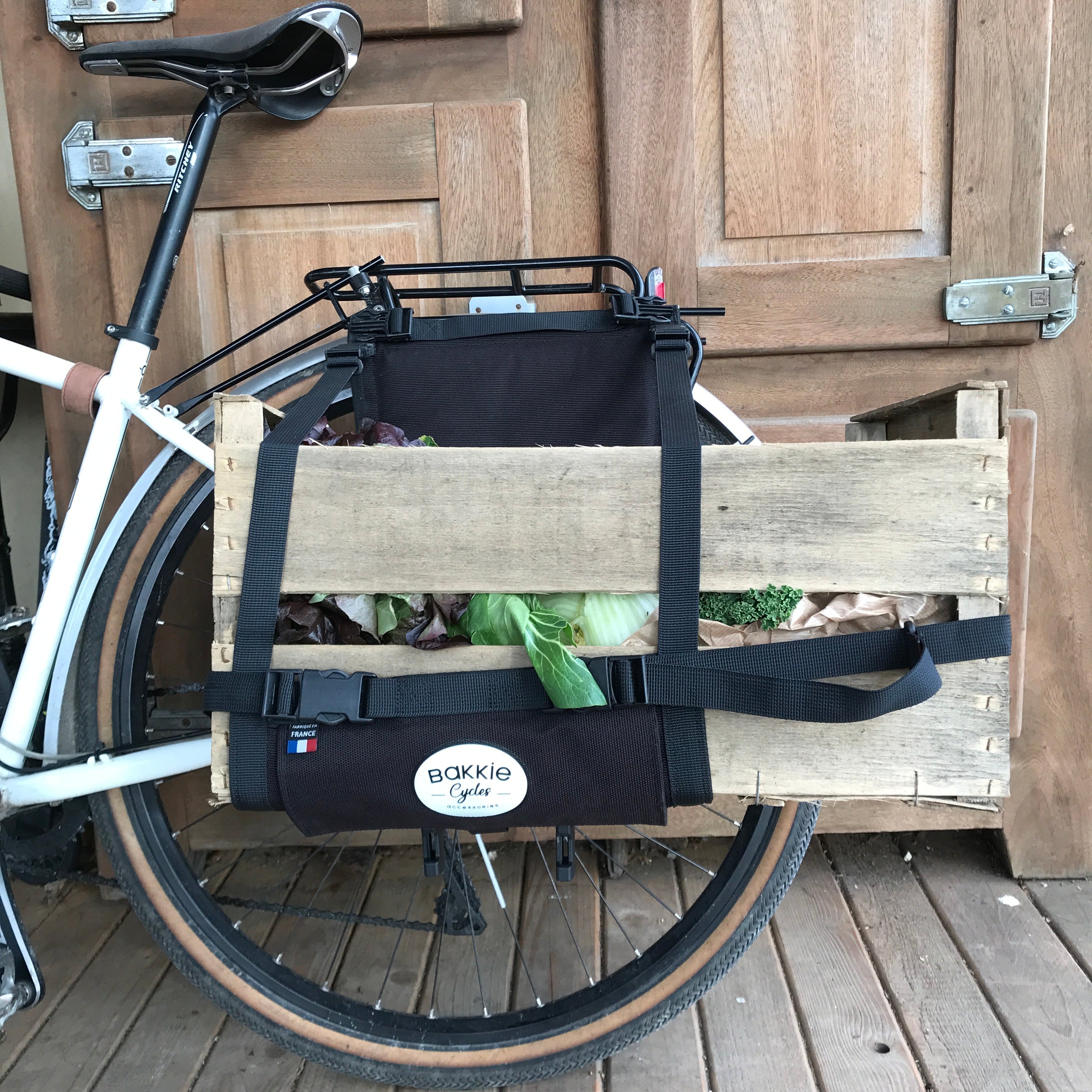 Comment transporter une cagette à vélo ?