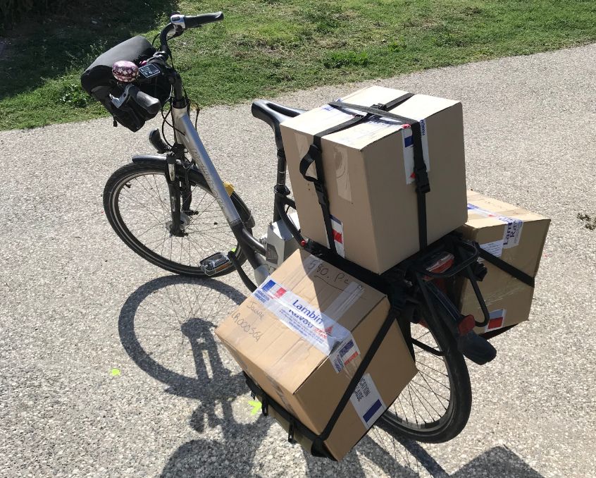 Transporting boxes by bike with Bakkie