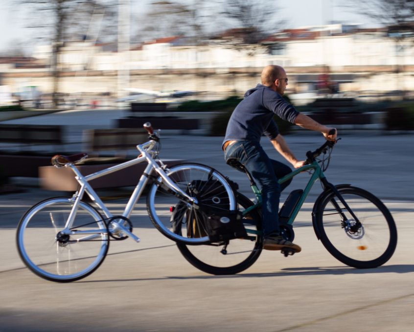 Een Bakkie-fiets slepen