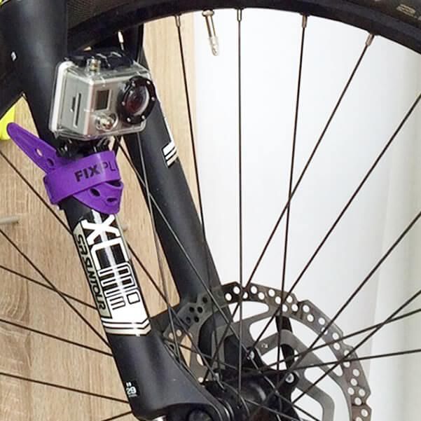 Elastic bike strap Fixplus around a bike handlebar