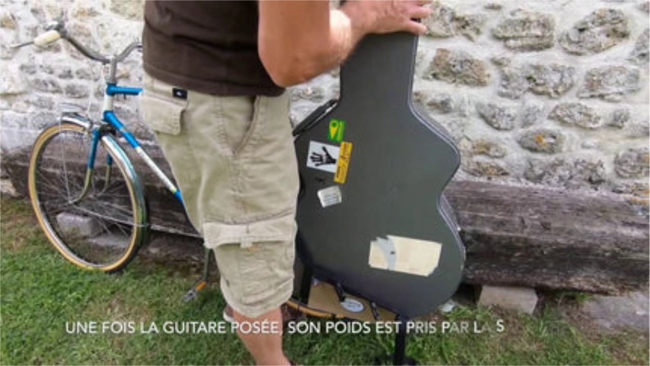 Load video: Video tutorial explaining how to carry a guitar on your bike with the Bakkie Cycles pannier.