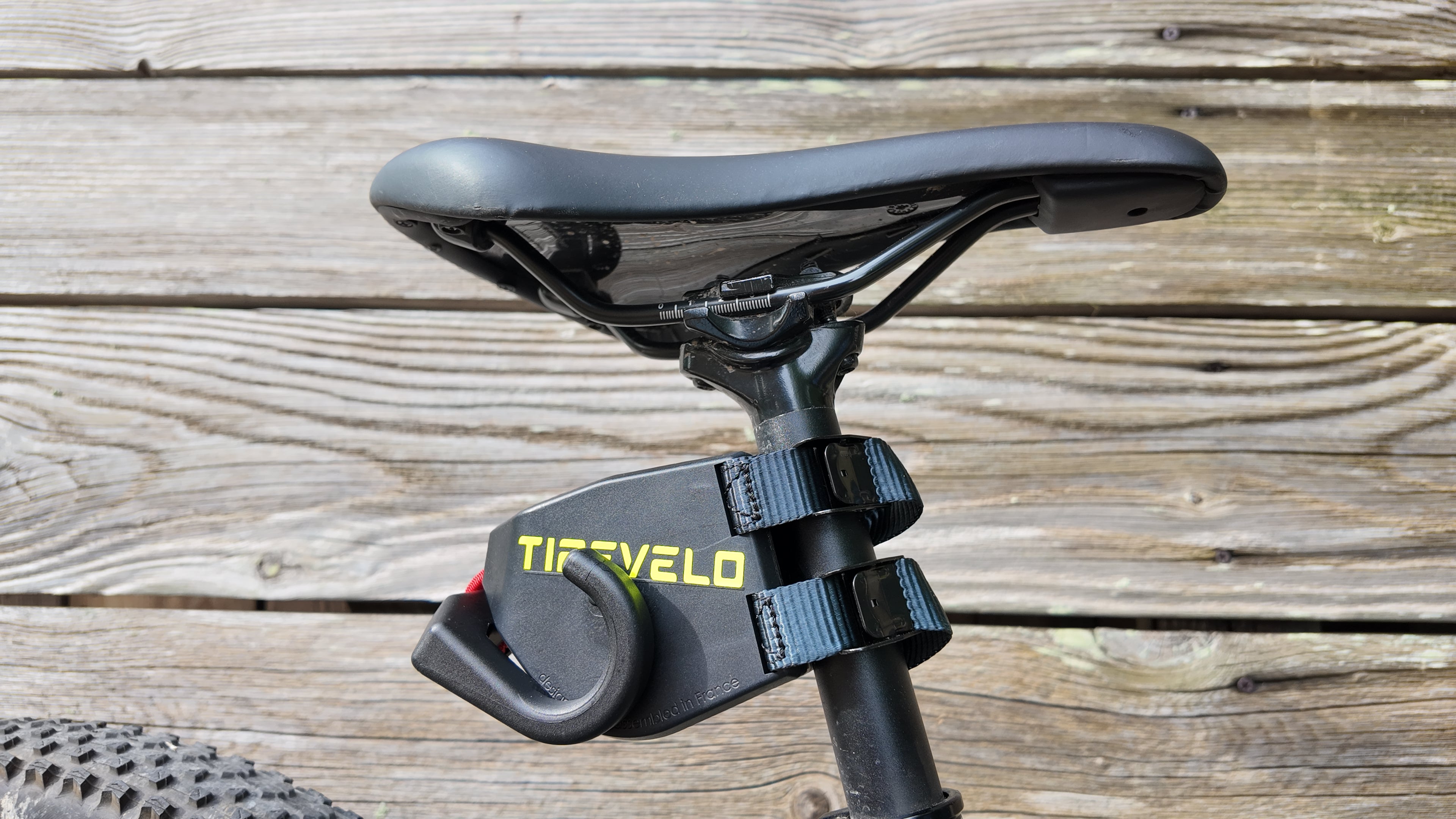 Tire-Vélo enroulable fixé sur tube de selle 