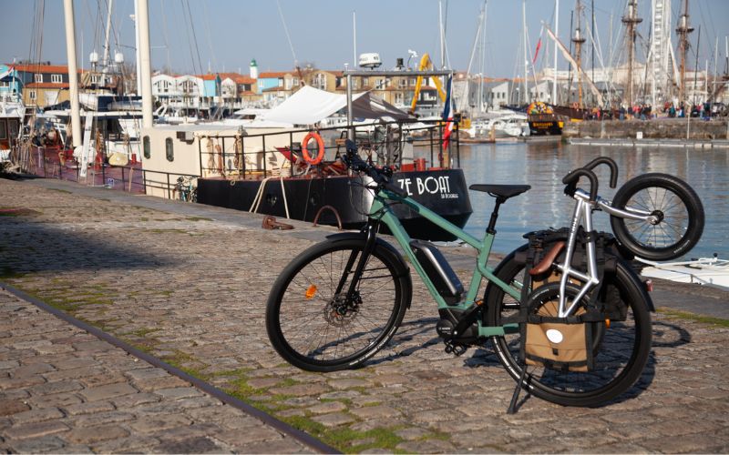 Transportar una draisienne en bicicleta